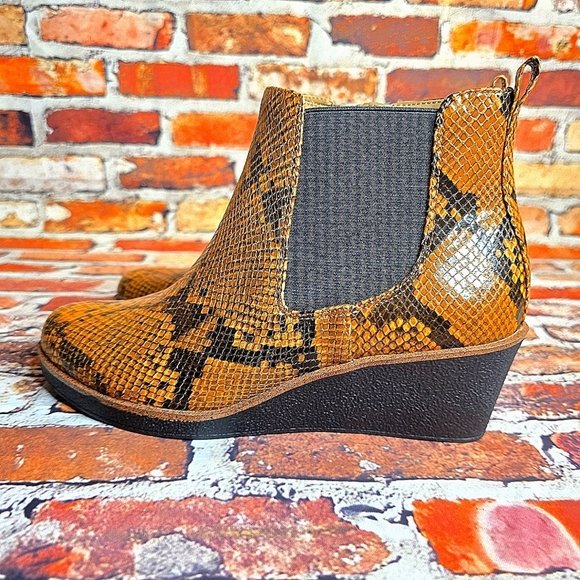 Aerosole Brandi Pull On Anjle Boot Snake Skin wedge Size 6.5 - Picture 4 of 8